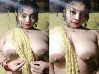 Super Horny Desi Bhabhi Shows her Big Boobs